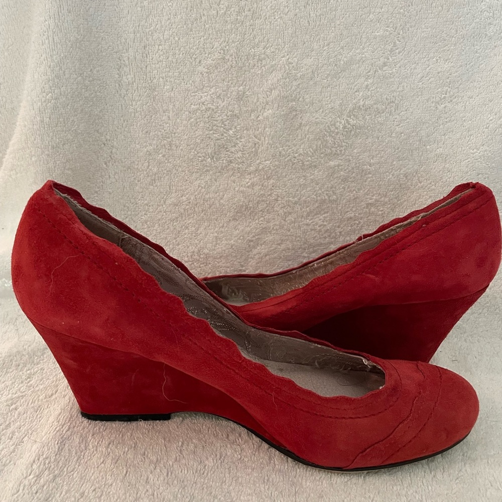 Seychelles red suede ladies pumps